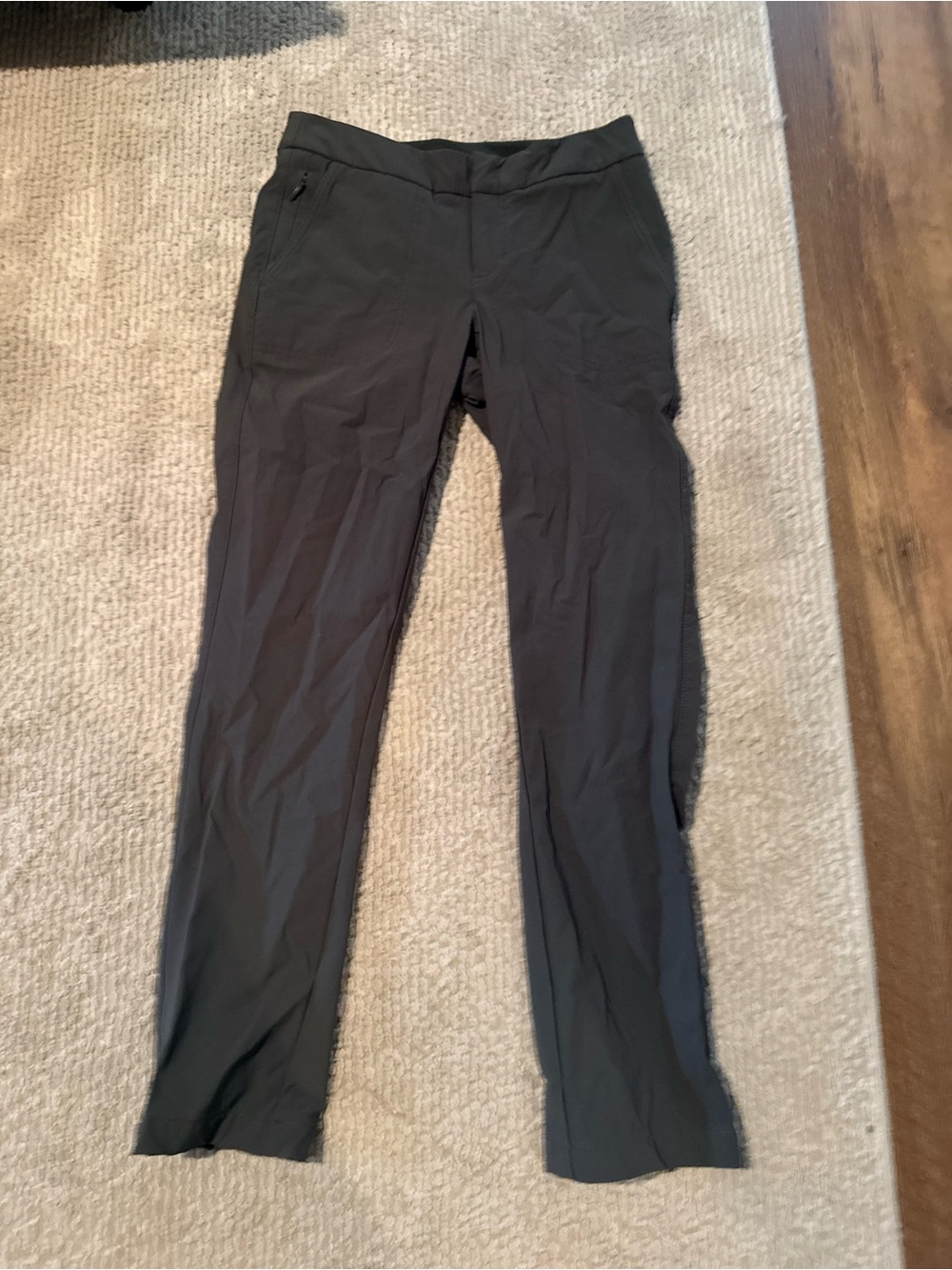 Athleta pull on olive green hiking pants size 4